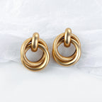 Pearl geometric earrings, style B detail