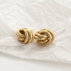 Pearl geometric earrings, style A detail