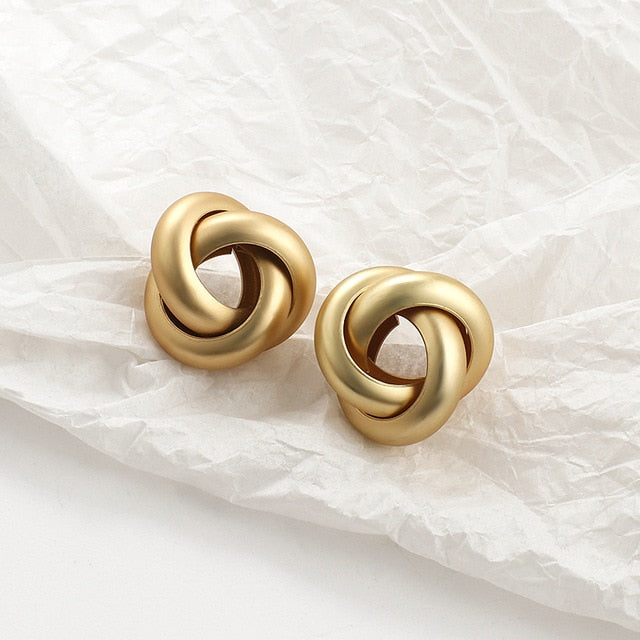 Pearl geometric earrings, style H detail