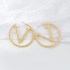 Pearl geometric earrings, style F detail