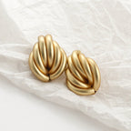 Pearl geometric earrings, style I detail