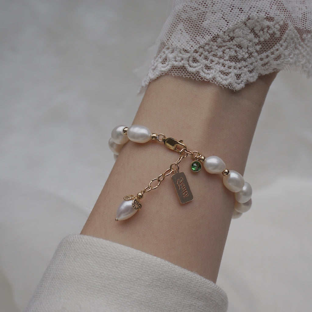 Zircon pearl bracelet close-up detail
