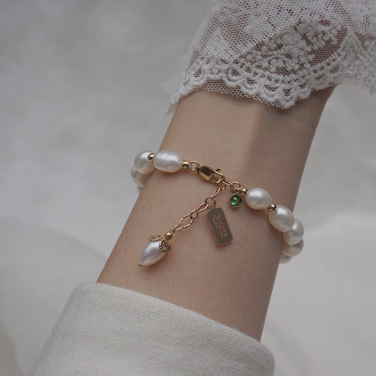 Zircon pearl bracelet close-up detail