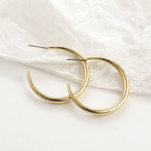 Pearl geometric earrings, style K detail