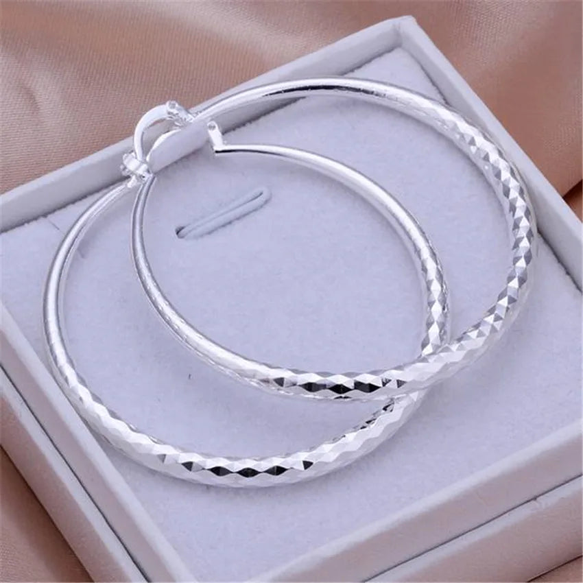 3cm circle hoop earrings, close-up detail